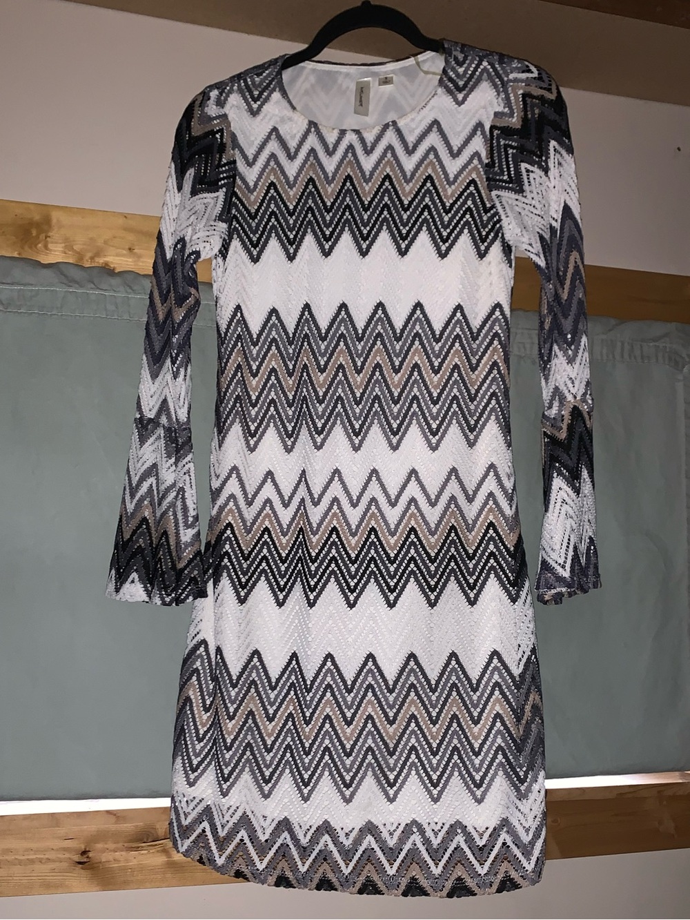 Tacera Chevron Lace Long-Sleeve Shift Dress - White, Black & Gray